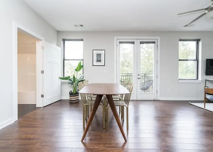 Cozysuites Music Row Stunning 2Br -Free Parking 05